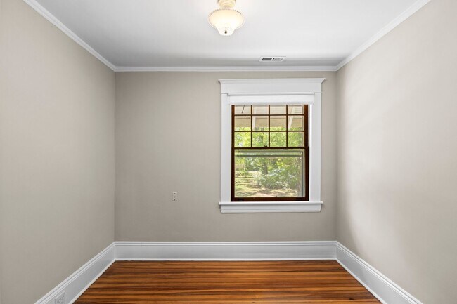 Building Photo - Historic Home in Wake Forest!