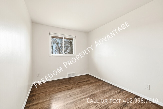 Building Photo - 2540 Park Hill Dr