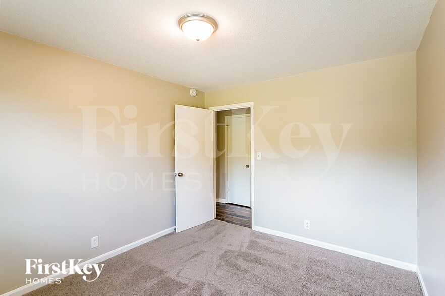 Building Photo - 2270 Provo Dr