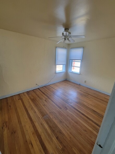 Building Photo - 2406 E 10th St