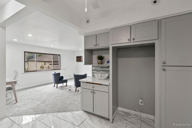 Building Photo - 18030 Santa Barbara Dr