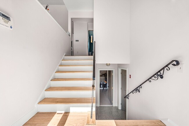 Building Photo - 14 N Glenway Ave