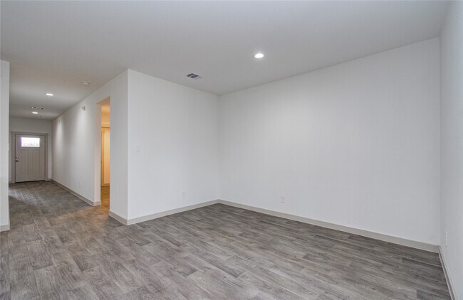 Building Photo - 10602 Great Basin Dr