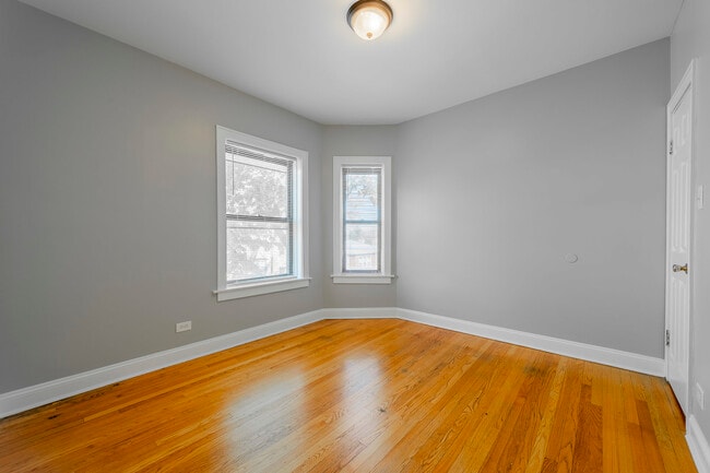 Building Photo - 2056 W Arthur Ave