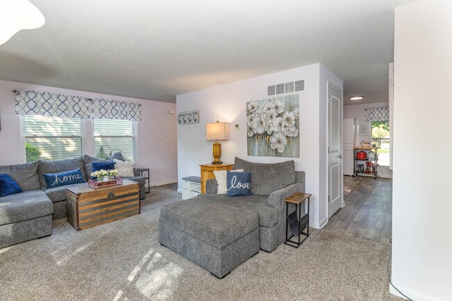 Building Photo - 1071 Stratford Ct