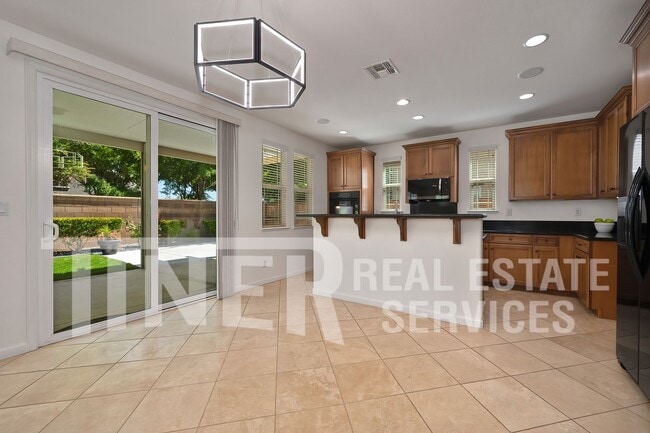 Building Photo - 2469 Kinsella Way