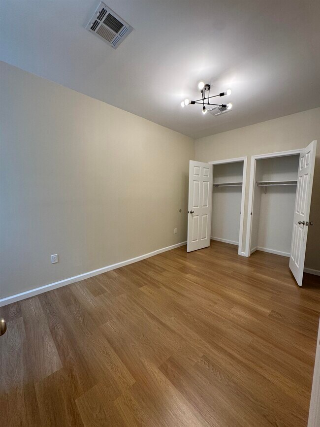 Building Photo - 628 Bramhall Ave