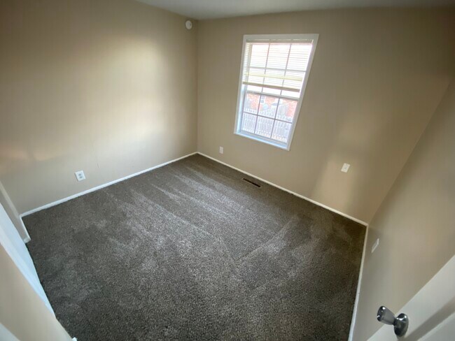 Building Photo - 2806 Hickory Rd