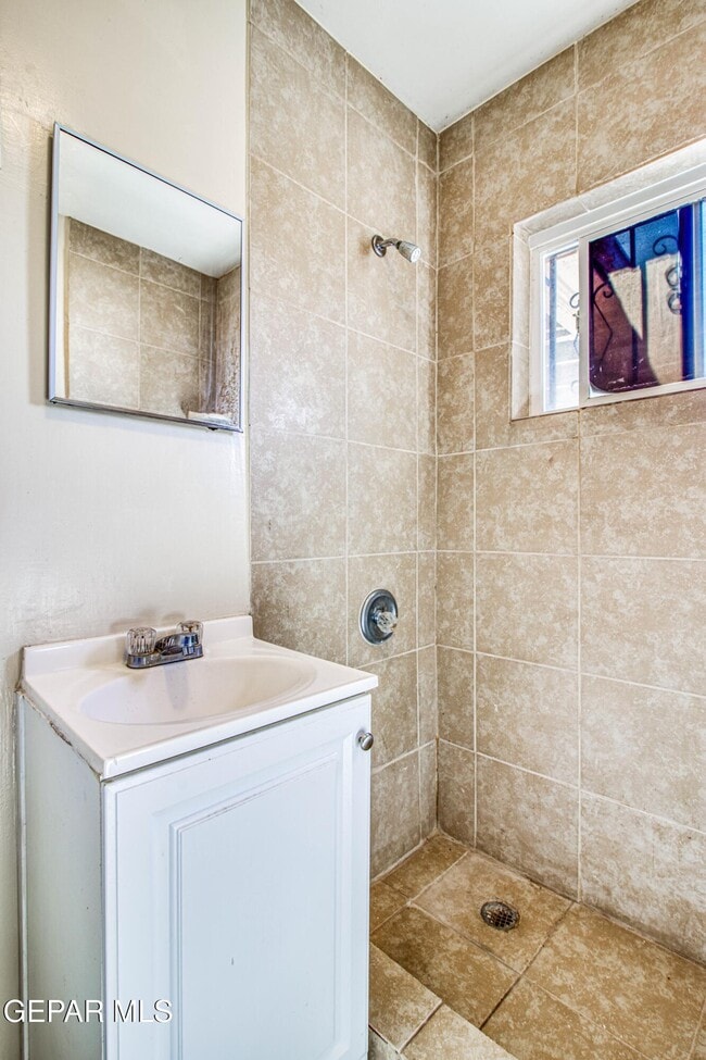 Building Photo - 1611 N Kansas St