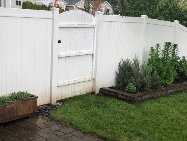 Building Photo - 7503 NE 61st Way