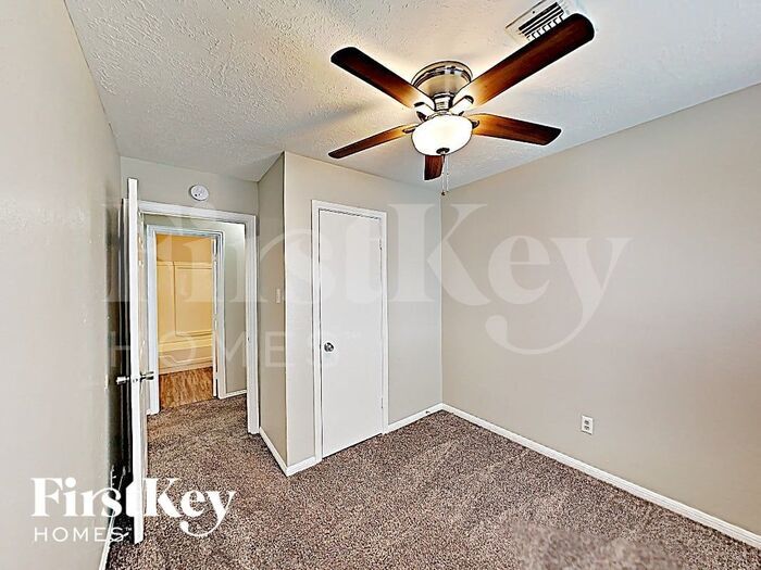 Building Photo - 23059 Banquo Dr