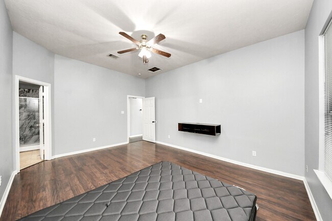 Building Photo - 3506 Evergreen Sq Trl
