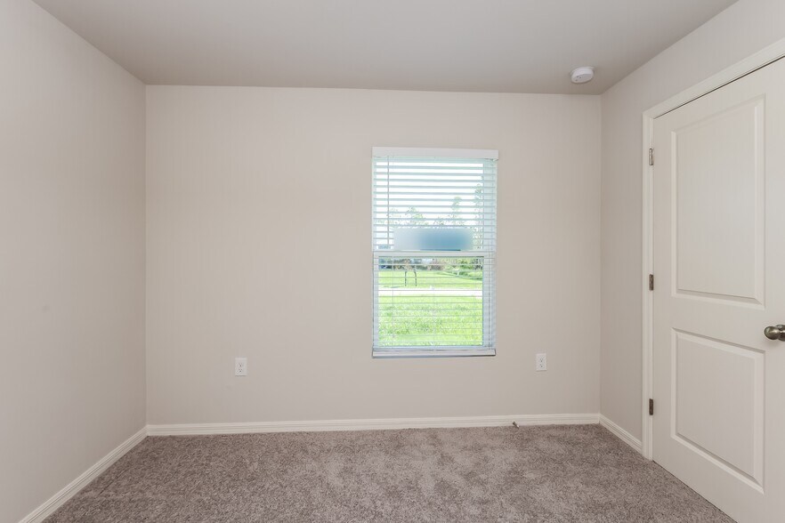 Building Photo - 28257 Chinquapin Dr
