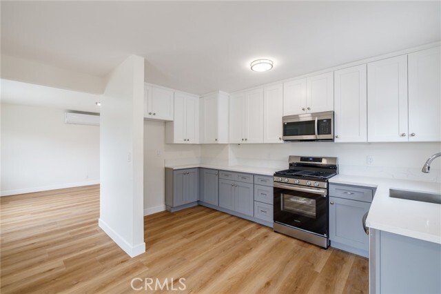 Building Photo - 13933 Doty Ave