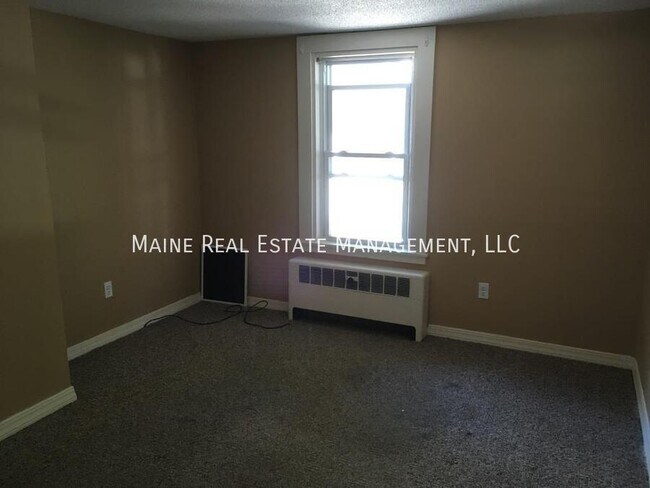 Building Photo - 15 Elm St