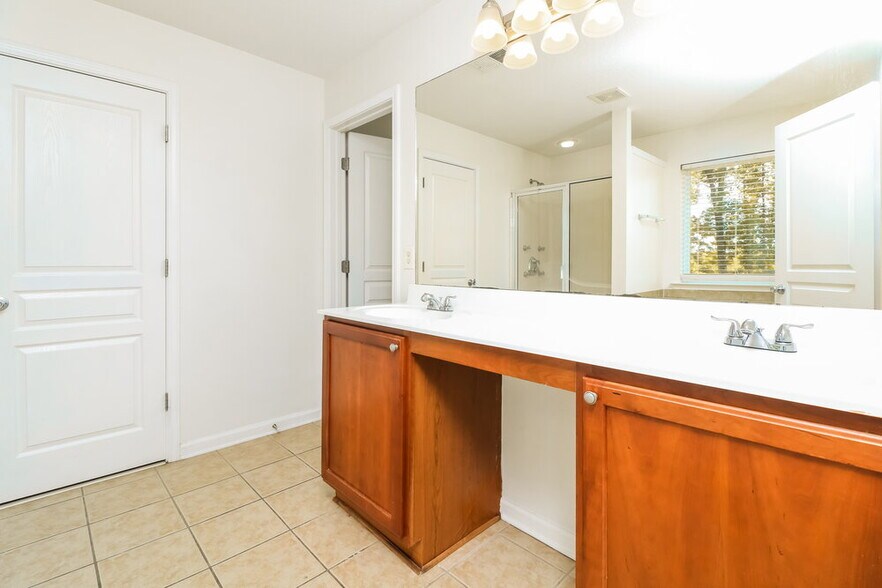 Building Photo - 340 Darbys Run Ct
