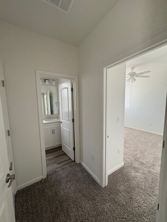 Building Photo - Two-story home in NW Visalia home Availabl...