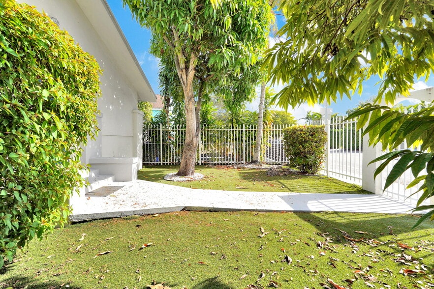 Building Photo - 37 NW 47th St