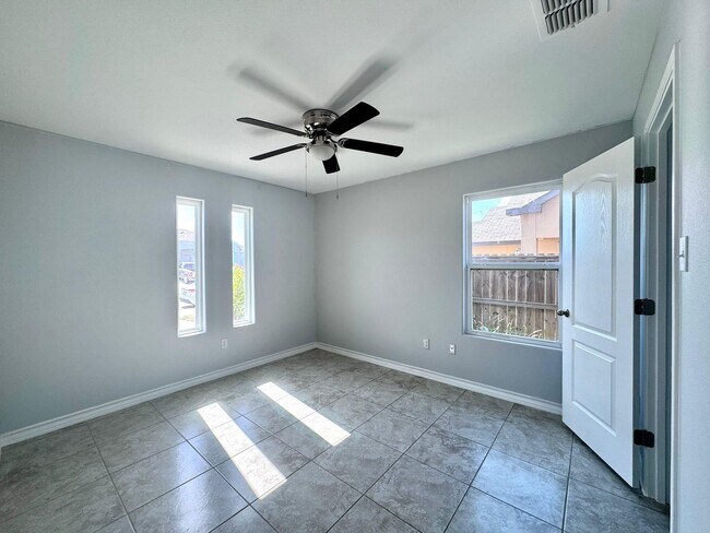 Building Photo - 515 Graneros Ave