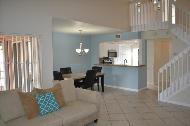 Building Photo - 1537 E Lake Ct