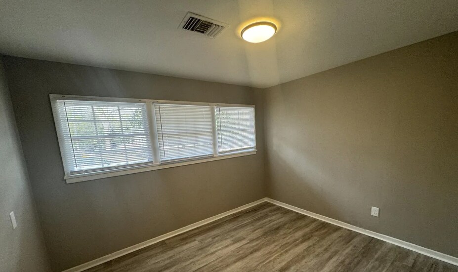 Building Photo - 1213 Laura Ave