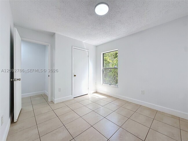 Building Photo - 4362-4364 Azora Rd