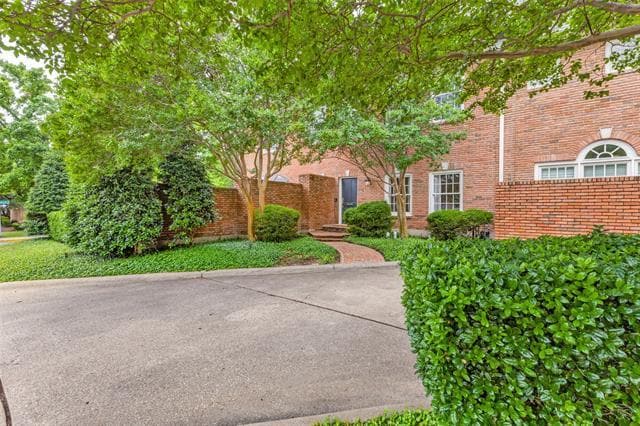 Building Photo - 3400 Shenandoah St