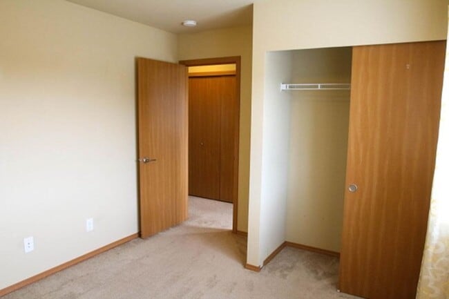 Building Photo - Spacious and Modern 4-Bedroom Home in Everett