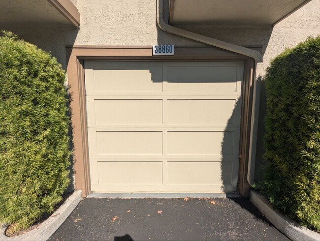 Building Photo - 38860 Cherry Glen Common