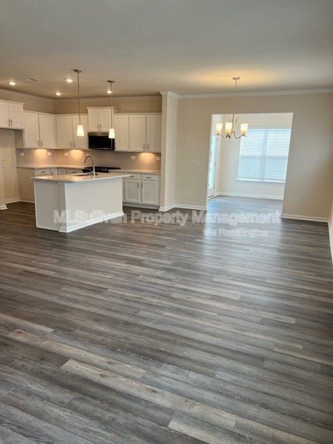 Building Photo - 315 Villanova Dr