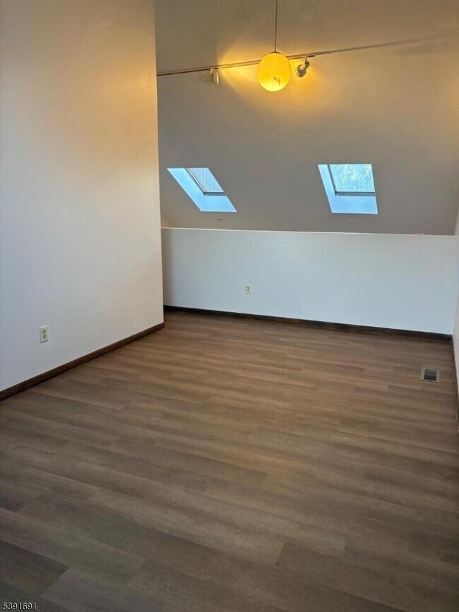 Building Photo - 2 Falkenstein Dr