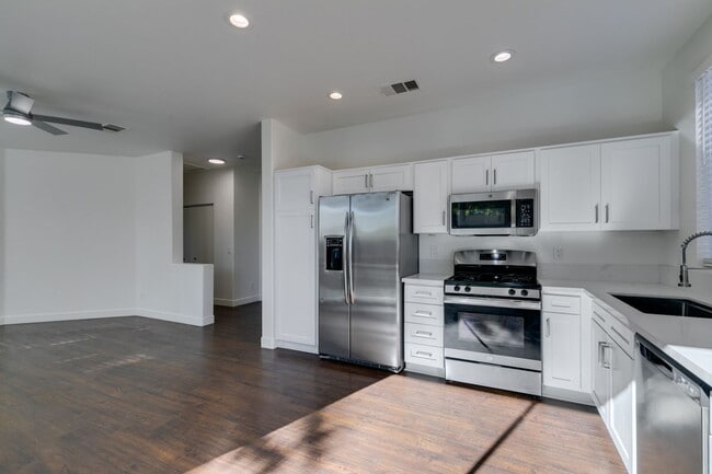 Building Photo - 2-Story Home  3 bedroom 2 bath in Summerlin