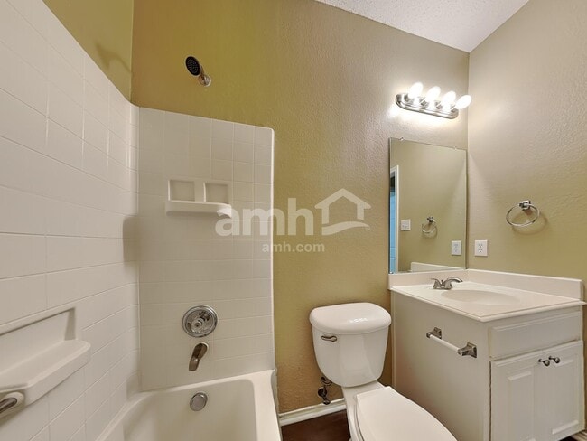 Building Photo - 2821 Bentridge Dr