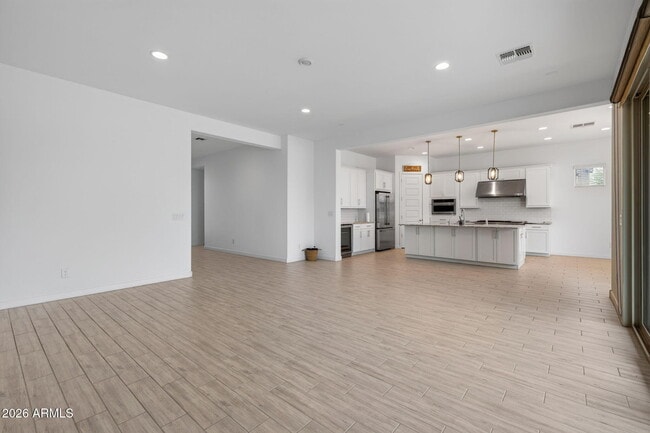Building Photo - 203 E Birchwood Pl