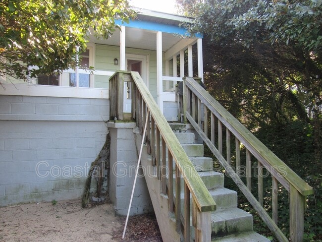 Building Photo - 3521 Bayside Ave