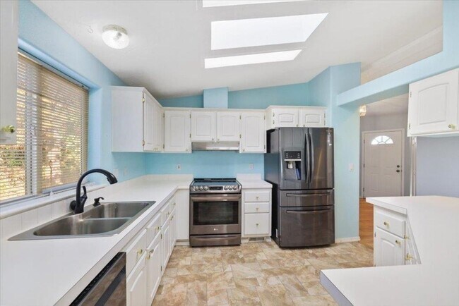 Building Photo - South Sunny Creek Circle