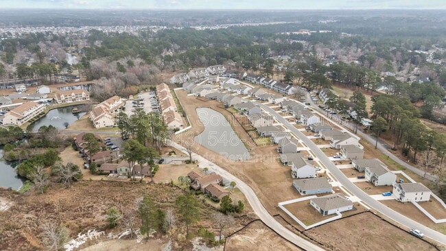 Building Photo - 305 Resort Dr