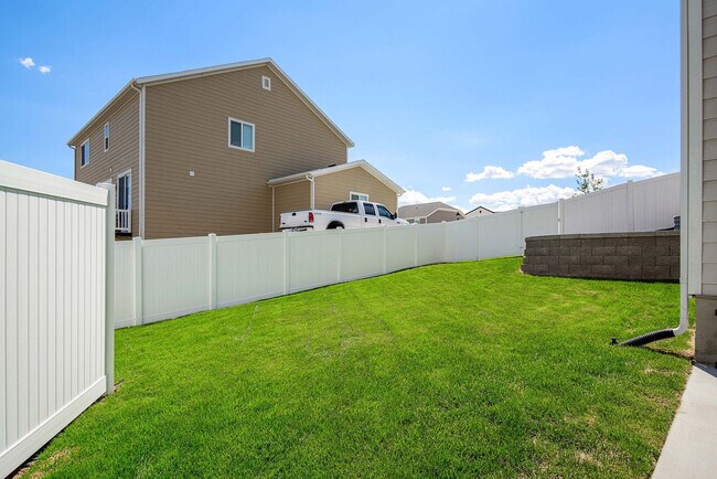 Building Photo - 2273 N Elderberry Dr