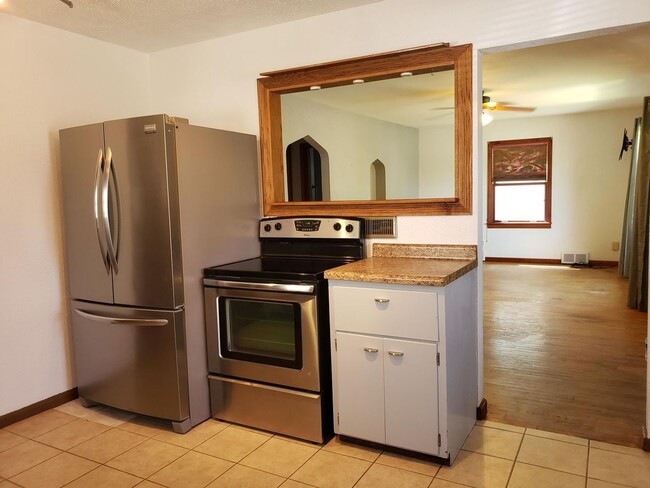 Building Photo - 1403