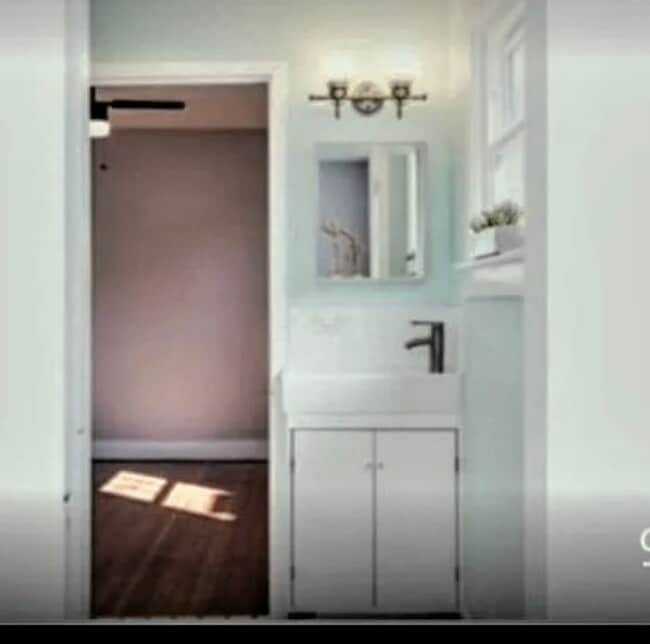 Building Photo - 5835 Broadway