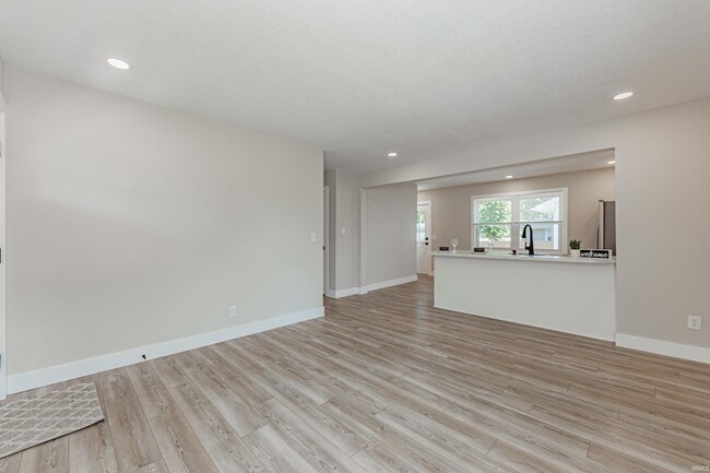 Building Photo - 1719 Crystal Ct