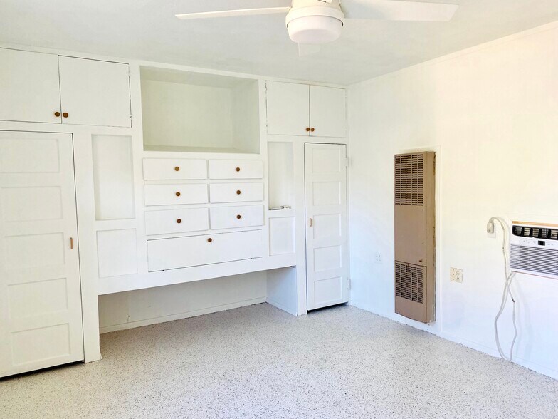 Building Photo - 1716 E Earll Dr