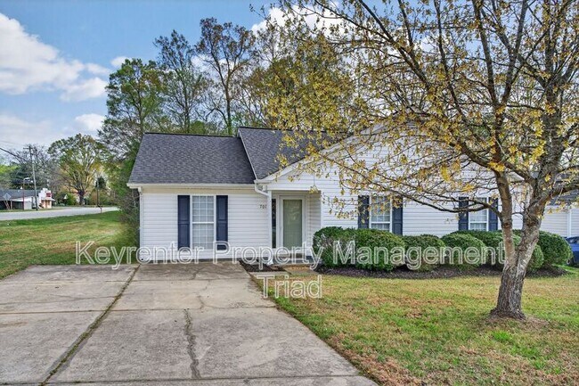 Building Photo - 701 Ashcroft Rd