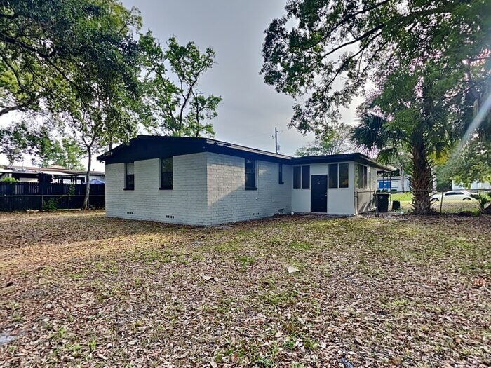 Building Photo - 5131 Dugdale Rd