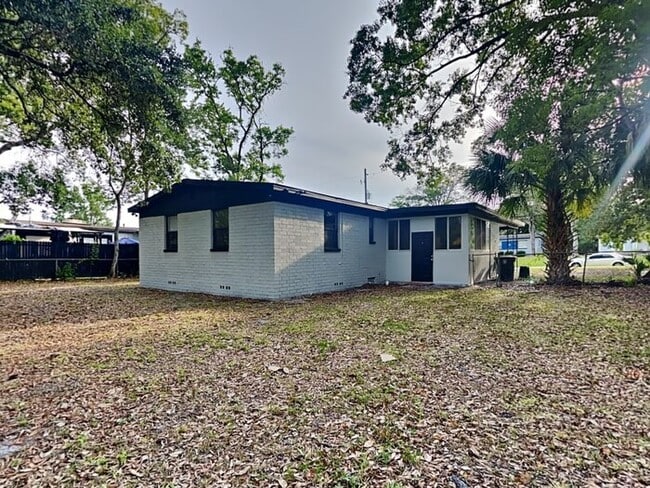Building Photo - 5131 Dugdale Rd