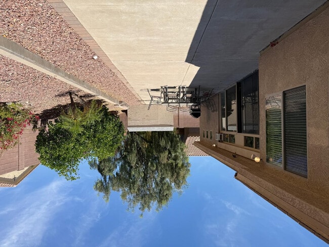 Building Photo - 1928 W Spur Dr