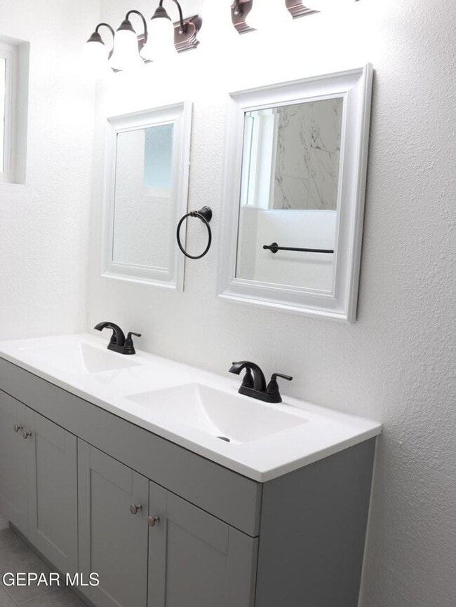 Building Photo - Beautiful 3 bed/2 baths and more for RENT