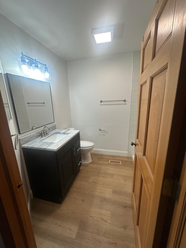 Building Photo - 1942 Heron Ave