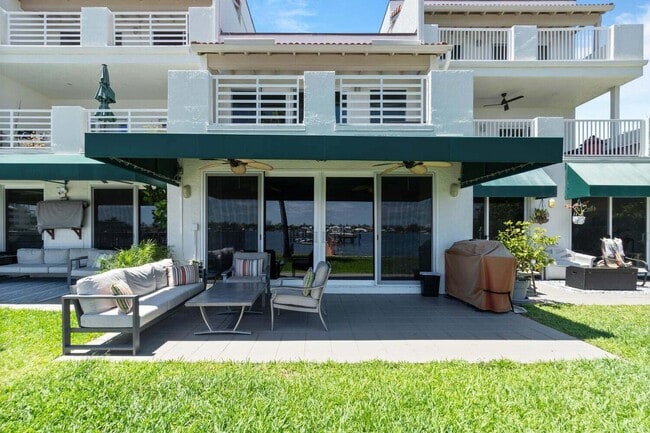 Building Photo - 316 N Lake Dr