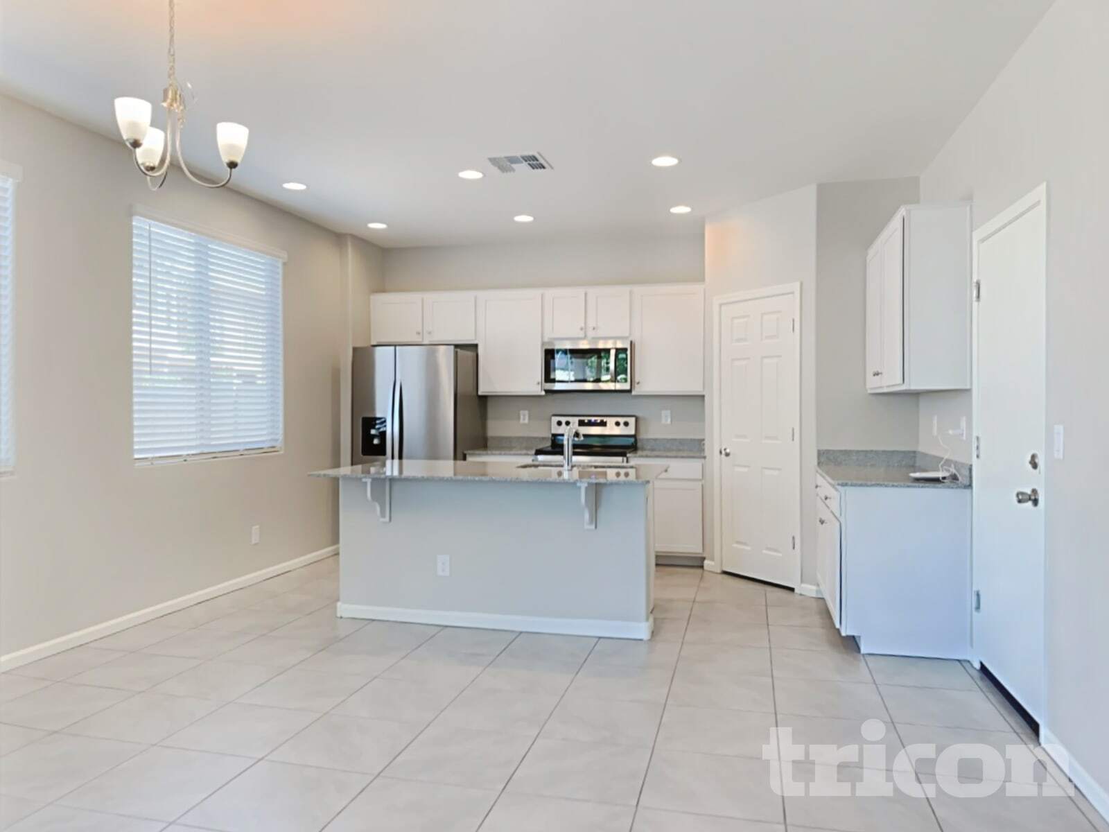 Building Photo - 8616 E Posada Ave